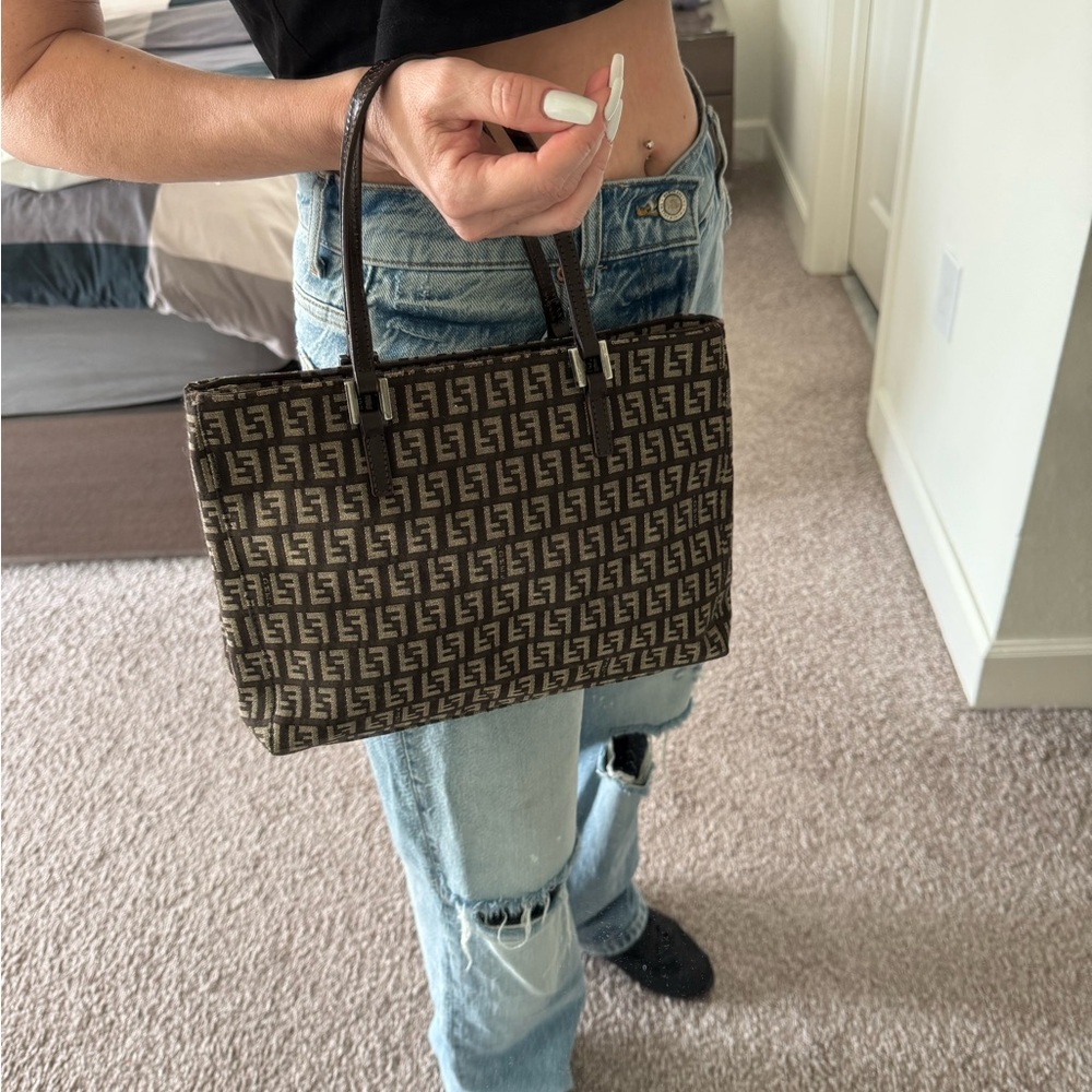 Vintage Fendi Printed Handbag - Picture 4 of 11